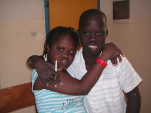 Deux enfants du centre Estel